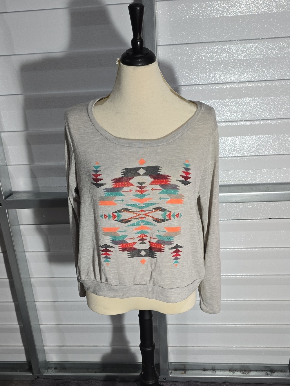 Wet Seal Light Gray Long Sleeve Top with Multicolor Aztec Print Size 1X